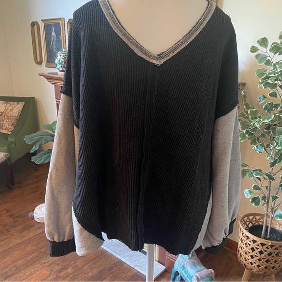 POL • Oversized Waffle Knit V Neck Black & Gray Balloon Sleeve Top • Size S - Picture 5 of 7